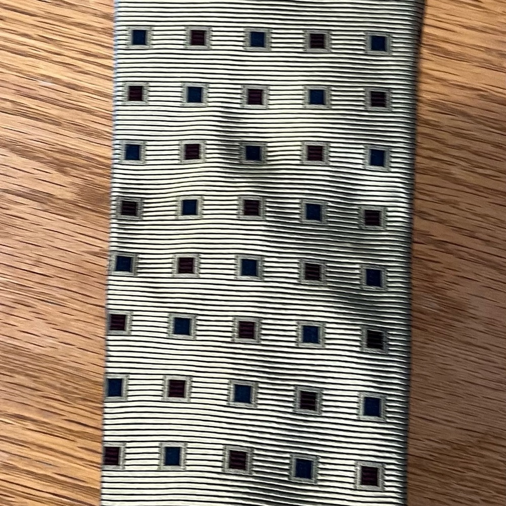 Brooks Brothers Maker Elegant Geometric Patterned Tie
